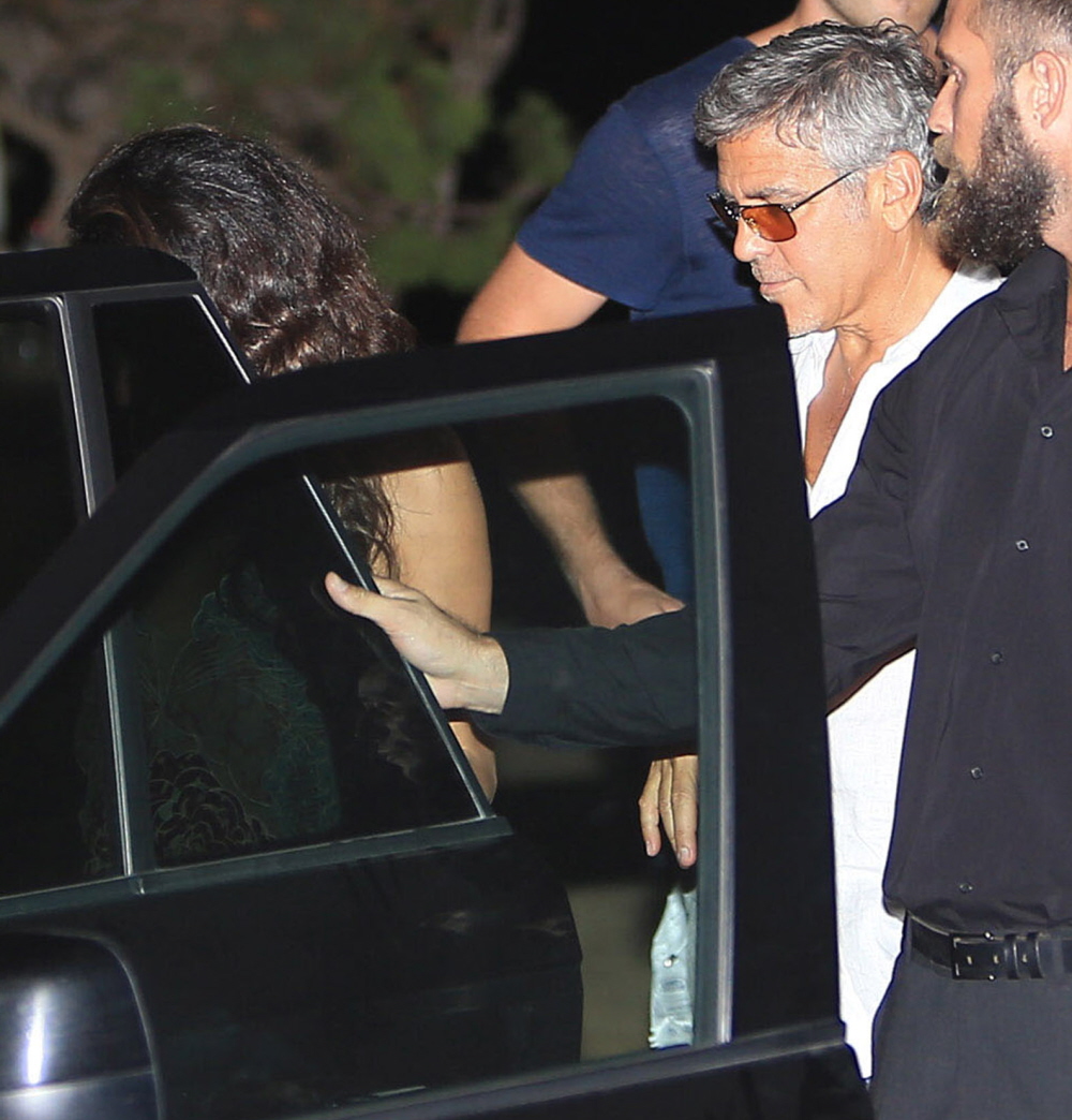 Амаль Клуни носила Стеллу Маккартни на ужине на Ибице: мило или бюджетно?