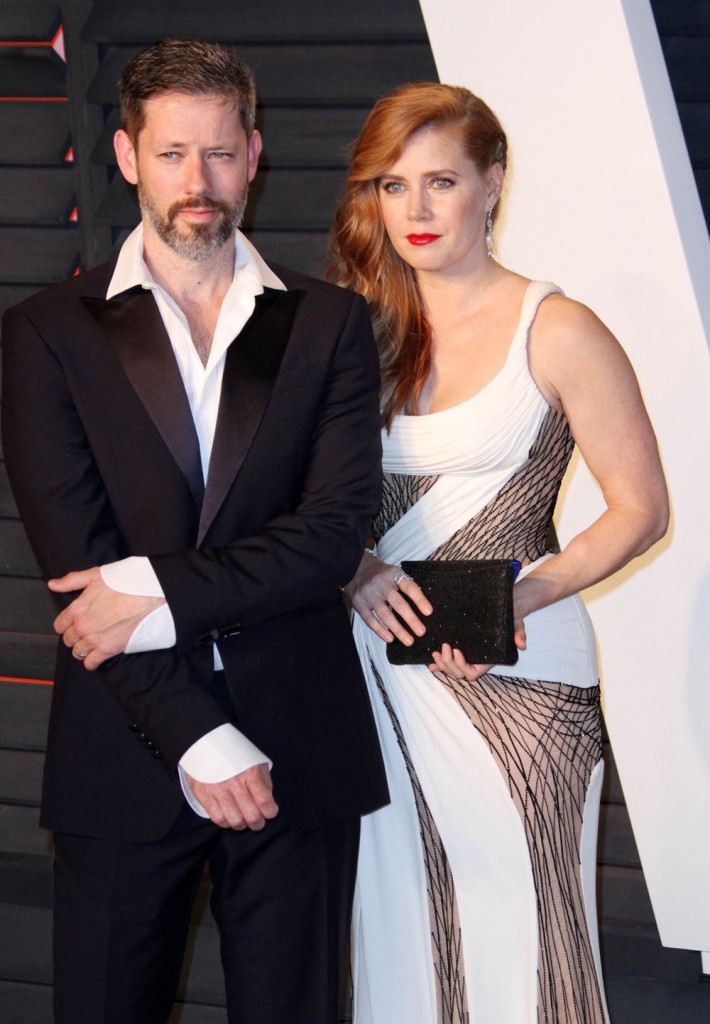 Эми Адамс в Versace на VF Oscar Party: горячая или плохая цветовая комбинация?