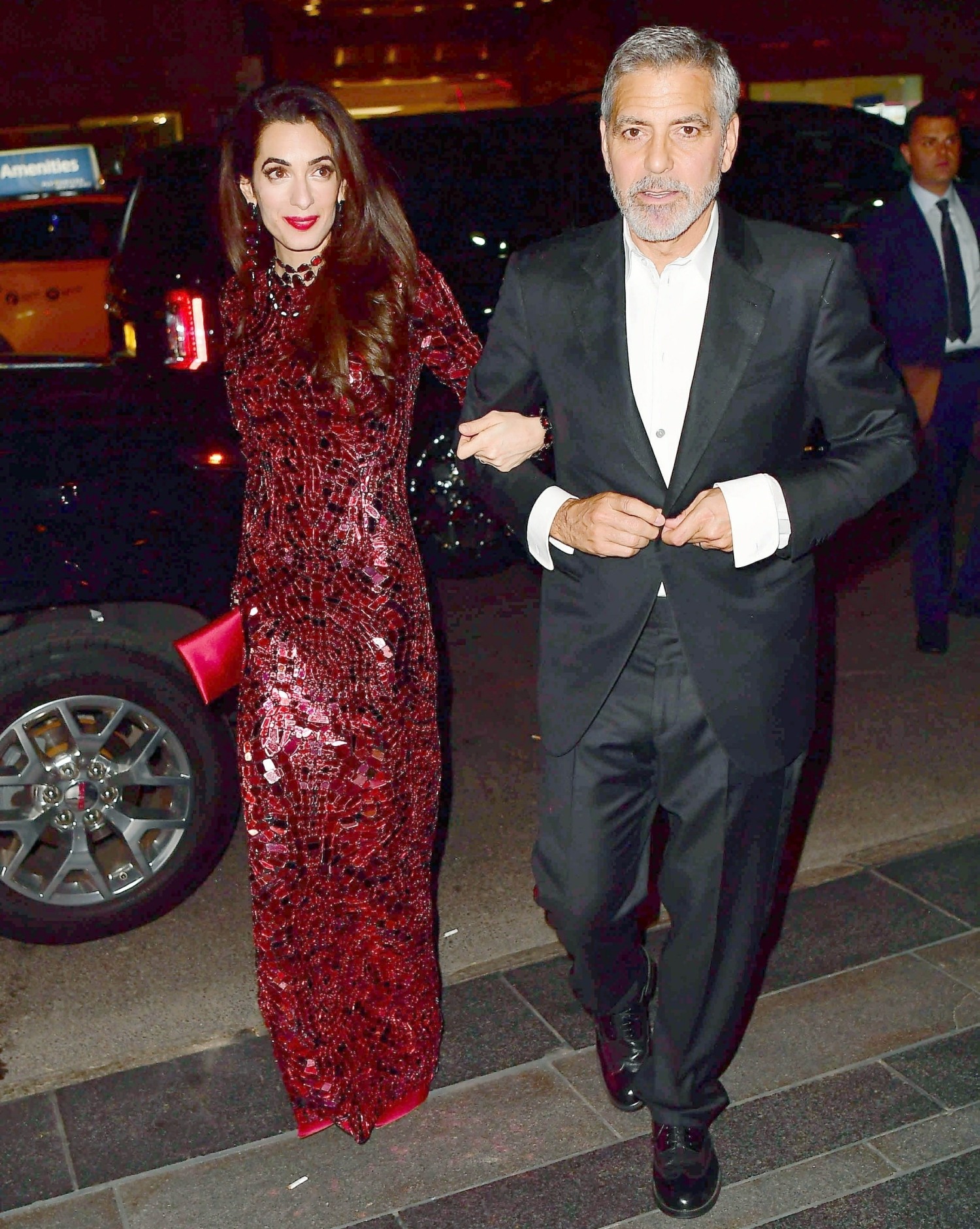 Амал Клуни носил штаны в Met Gala из-за расширения прав и возможностей женщин