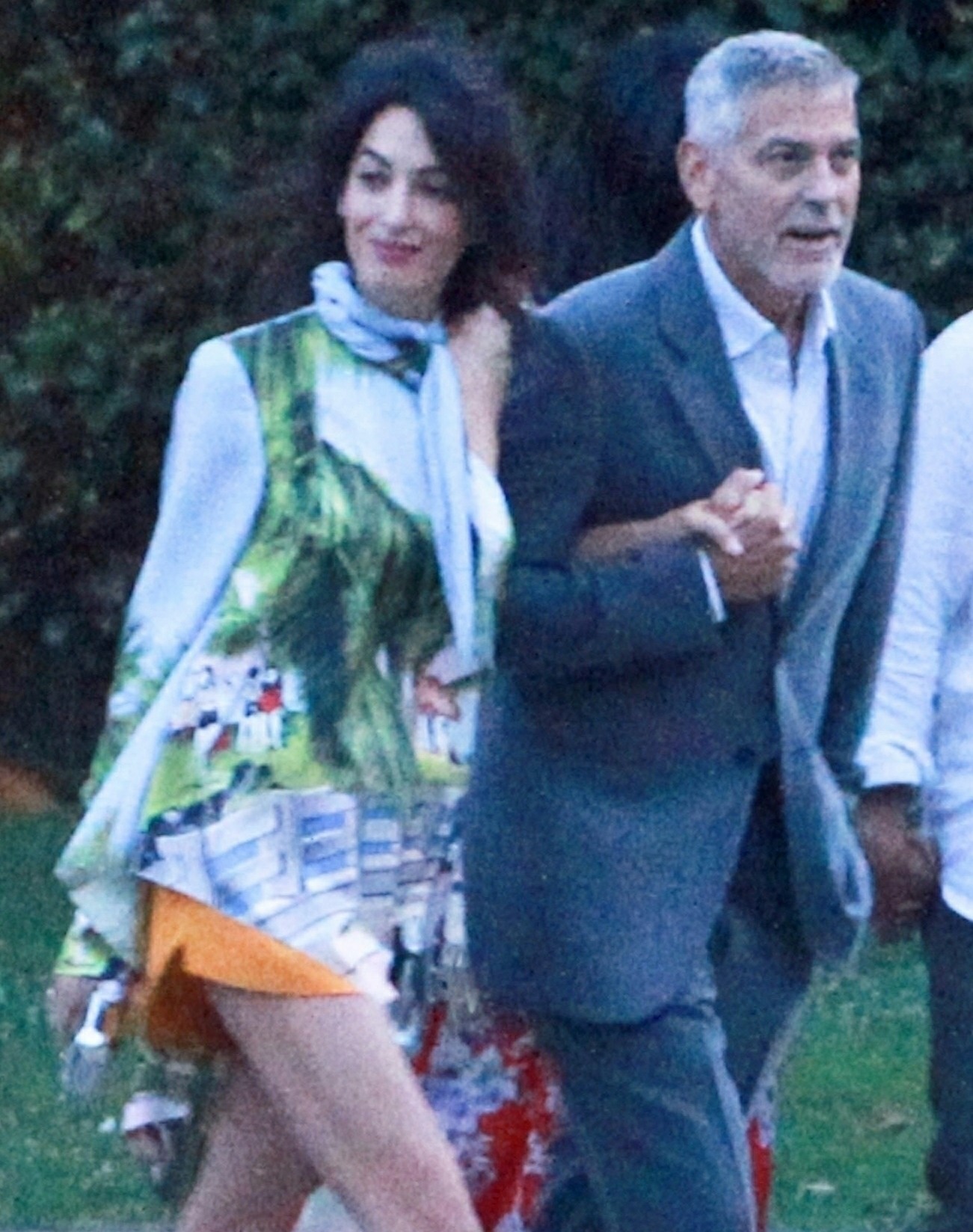 Амаль Клуни выходит в Монсе с Джорджем на ужин в Комо, Италия