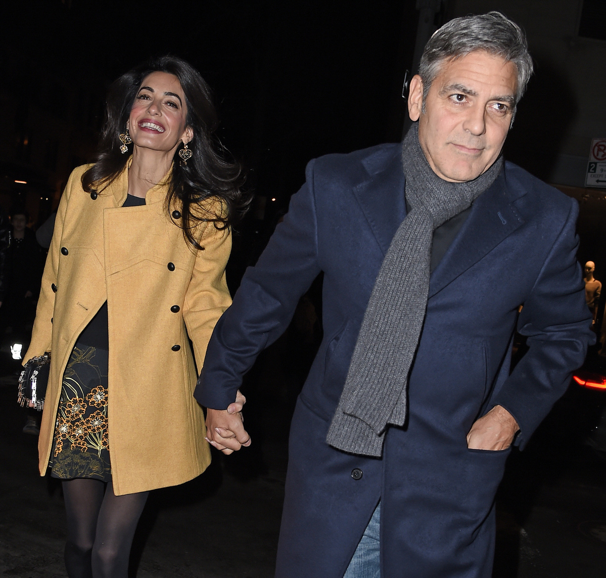 Амаль Clooneys Giambattista Valli стиль даты и ночи: невероятный или усердный?