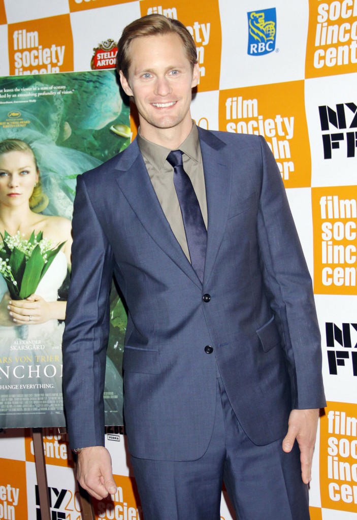 Алекс Скарсгард в блестящем синем костюме на премьере фильма «Меланхолия»: всегда жарко?