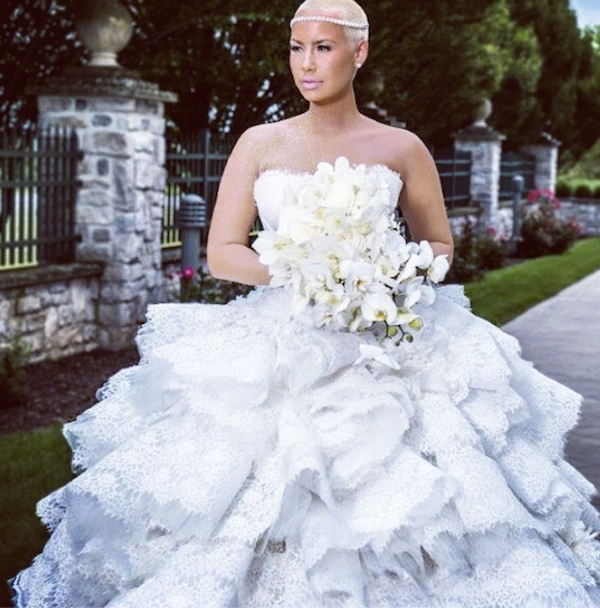 Amber Rose показывает свое свадебное платье Pnina Tornai: красивое или грязное?