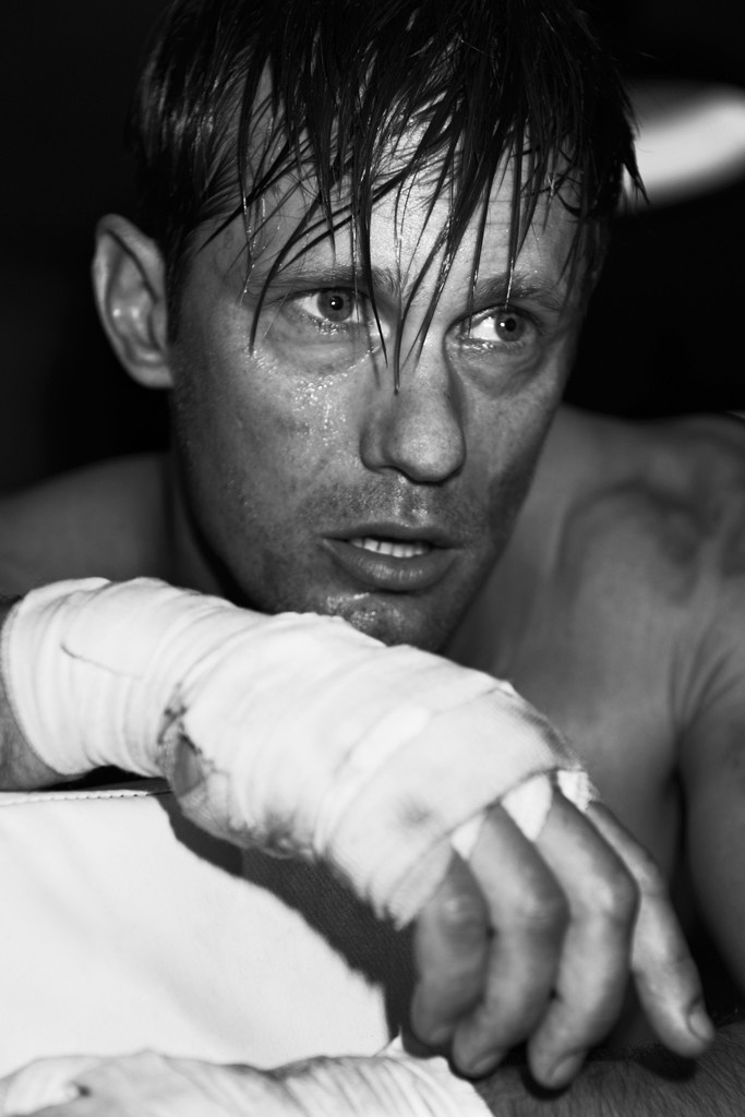Александр Скарсгард позирует для фотосессии на тему бокса: грубо или сексуально?