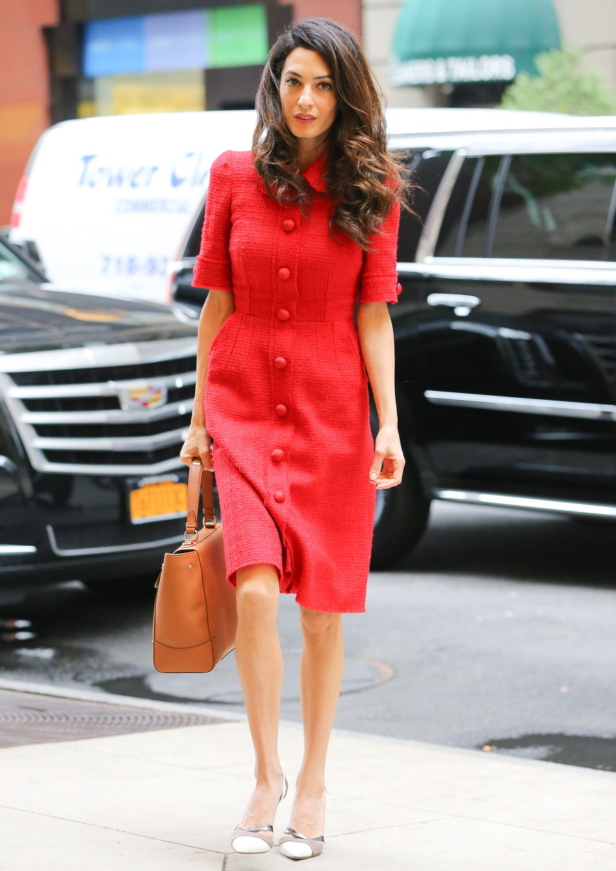 Амаль Клуни носит красную Dolce & Gabbana в Нью-Йорке: устаревший или невероятный?
