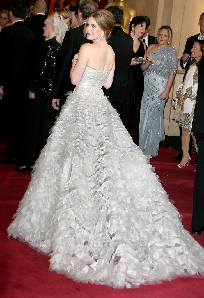 Эми Адамс в огромном Оскаре де ла Рента на Оскаре: удивительно или смешно?