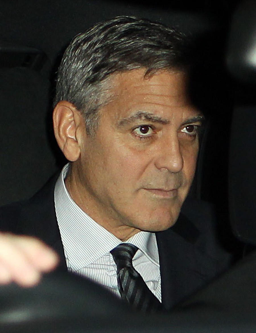 Амаль Клуни привносит немного очарования в свой английский прием на свадьбу: потрясающий или трахающийся?