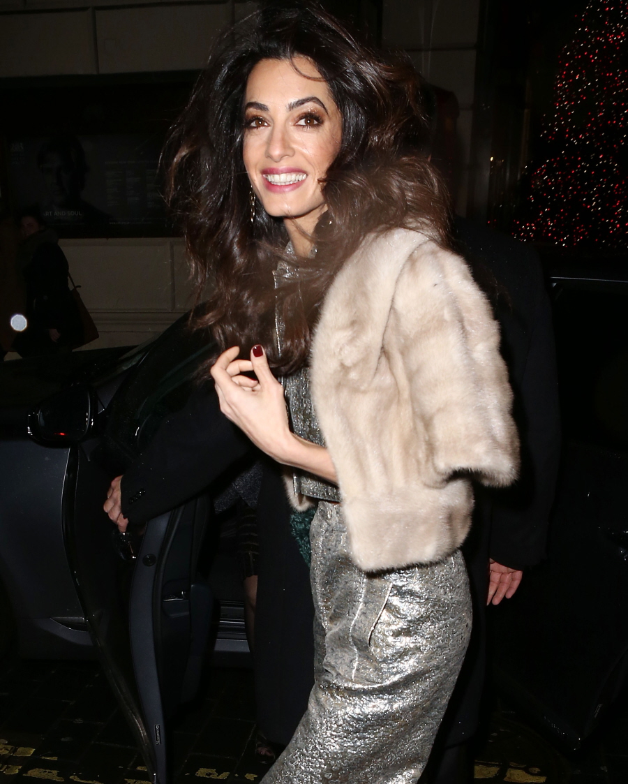 Амаль Клуни выходит в винтажном Lanvin для лондонской вечеринки: сказочный или трах?